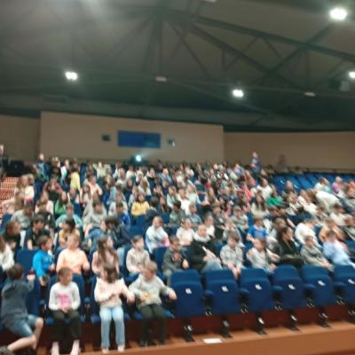 260 enfants des écoles primaires Telechargement 6